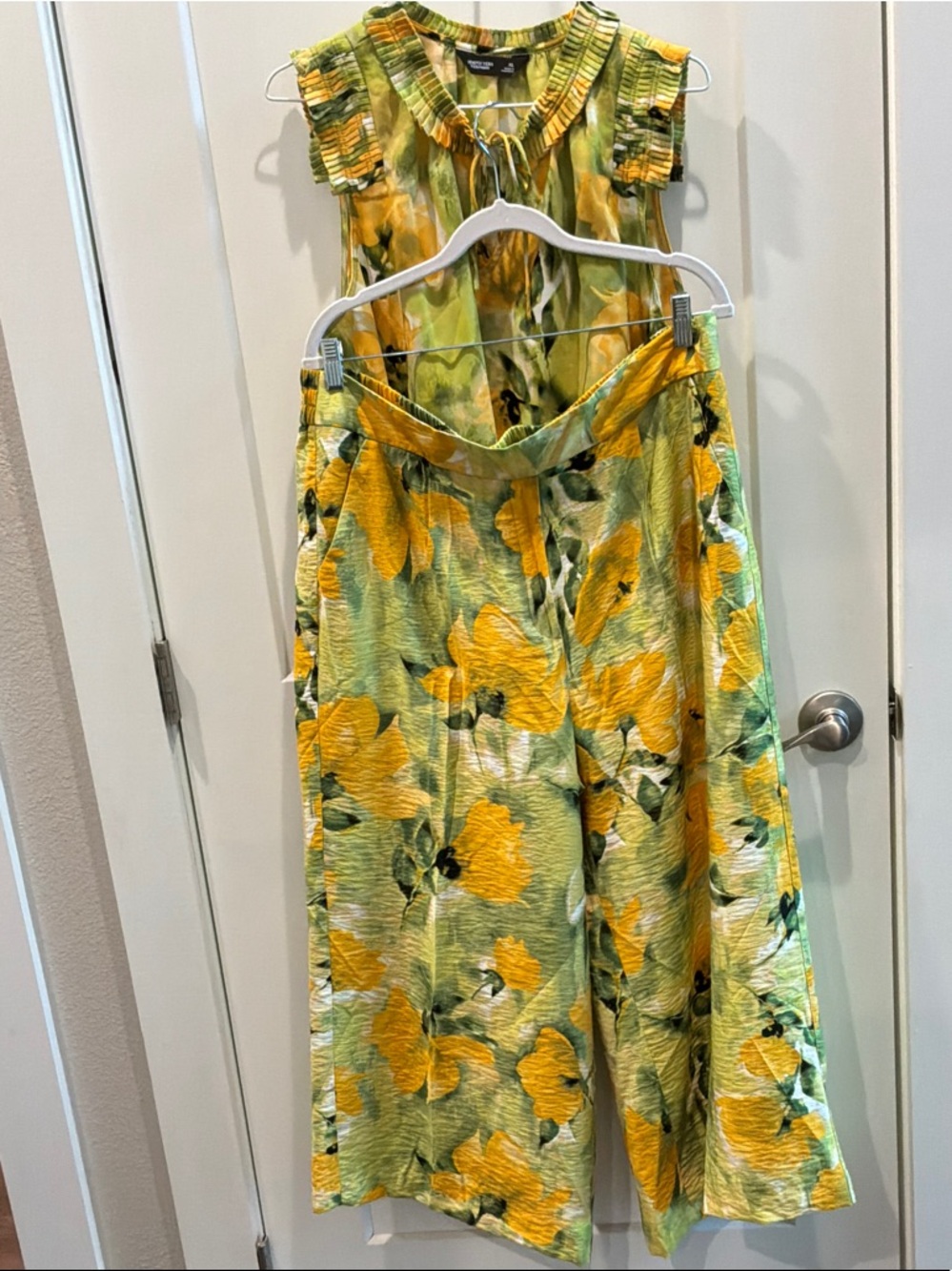 Two-Piece Floral Top&Wide-Leg Capri Set in Yellow Green Simply Vera Wang XL